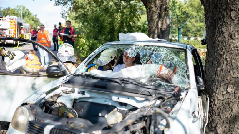 Die Feuerwehr Herne übte mit verschiedenen Organisationen sowie Medizinstudenten des Marien Hospital Herne den Ernstfall. Simuliert wurden eine Explosion am Steag-Kraftwerk sowie zwei Verkehrsunfälle mit zahlreichen "Verletzten".