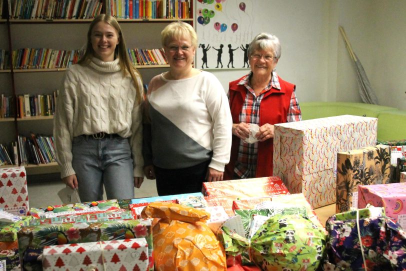 v.r. Caritas-Leiterin Margret Kubiak, ihre Tochter Birgit und der Enkelin Michelle.