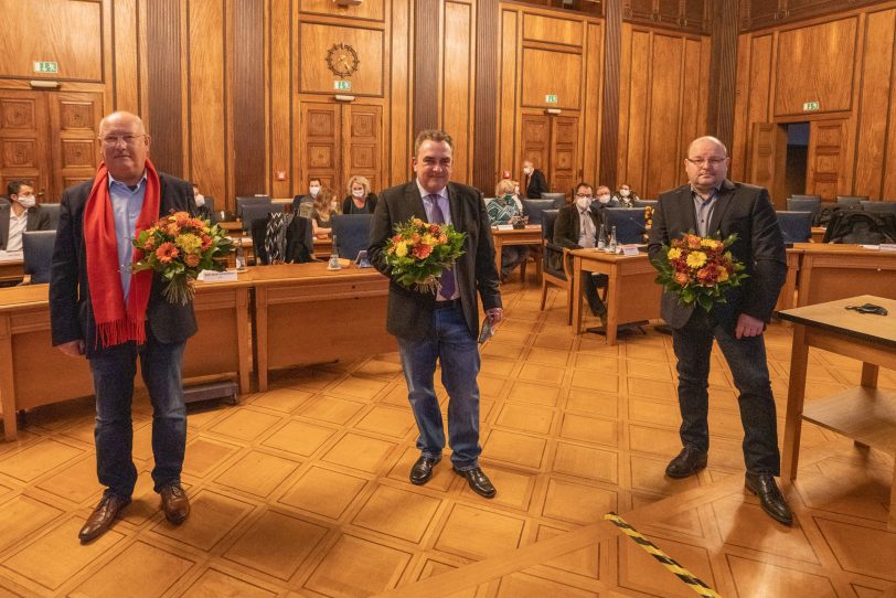 Nach der Wahl: v.l. Blumen für Karl Josef Schleußner, Peter Bornfelder und Christoph Nott.