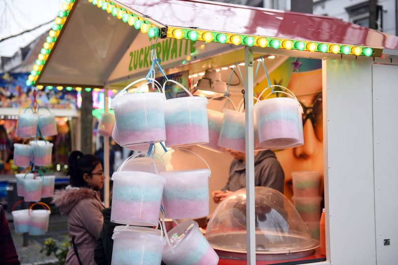 Einen Eimer Zuckerwatte, bitte.