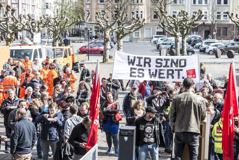 ver.di Warnstreik vor dem Rathaus in Herne.