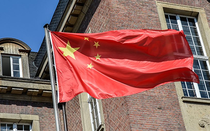 Chinesische Flagge vor dem Rahtaus Herne.