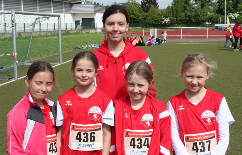 Übungsleiterin Hannah Wallböhmer mit Ihren Schützlingen.