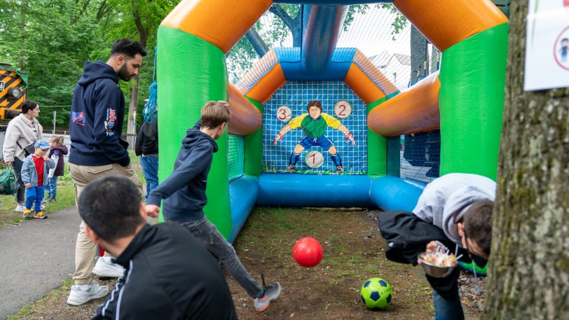 Torwandschießen beim Mitmachtag im Mai 2022.