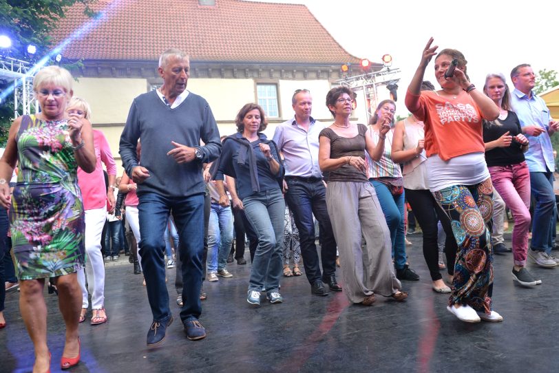 Unser Archivfoto zeigt Tanzbegeisterte beim Salsa Workshop während der Cubanischen Nacht mit Giulia Casella.