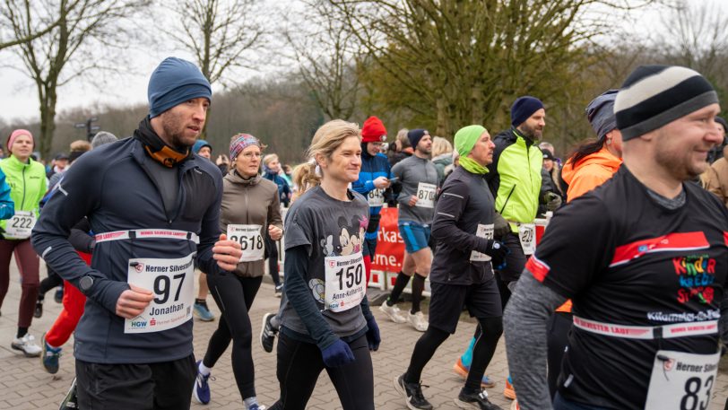 Eindrücke vom 46. Silvesterlauf im Gysenberg am Dienstag (31.12.2024). Mehrere Läufe in verschiedenen Altersklassen standen auf dem Programm.