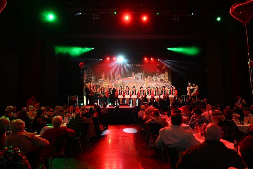 Eröffnung der Prunksitzung mit dem Spielmannszug