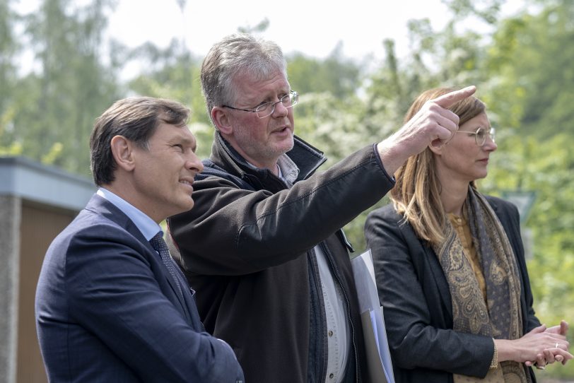 Im Gespräch (v-l): Frank Dudda mit Revierleiter Matthias Klar sowie die RVR-Beigeordnete Nina Frense.