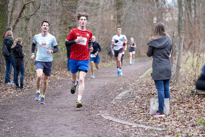 Der 43. Herner Silvesterlauf im Revierpark Gysenberg in Herne (NW), am Freitag (31.12.2021). Coronabedingt ohne Zuschauer und mit 2G.