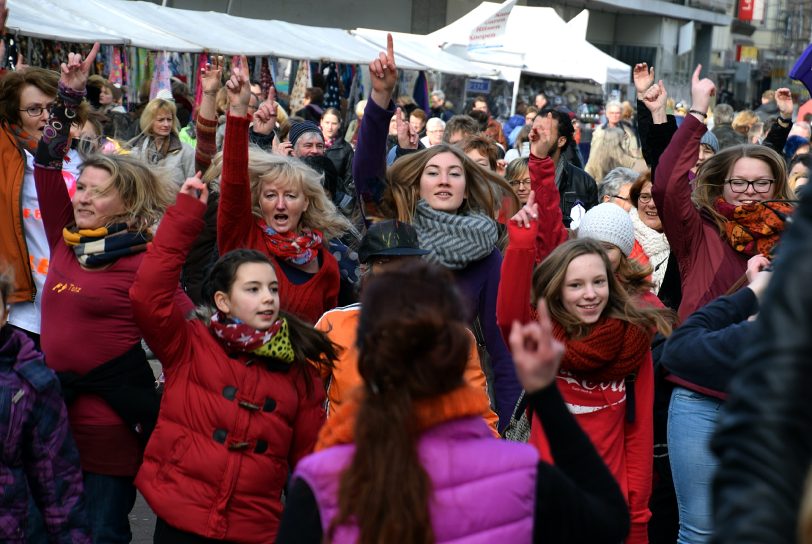 One Billlion Rising auf dem Robert-Brauner-Platz.