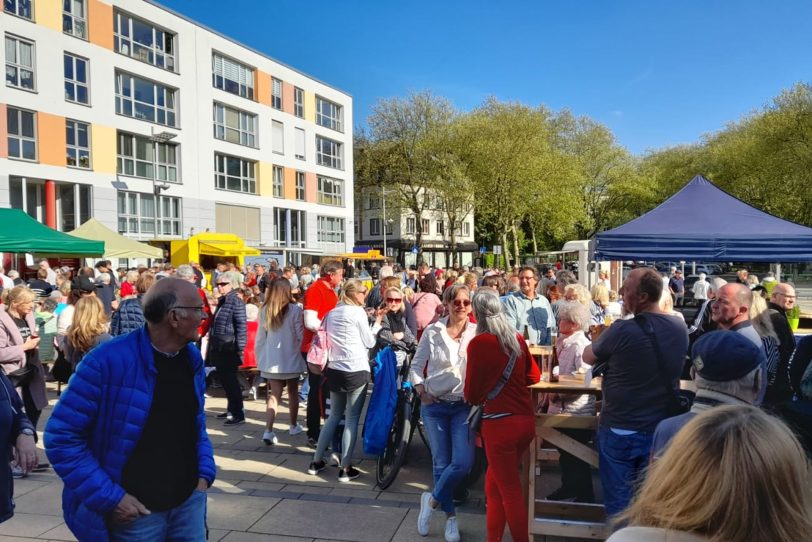 Der Feierabendmarkt Sodinger Bergfest vor der Akademie Mont-Cenis startet in die Saison 2024. Zusätzlich steht eine Wahl der Maikönigin an (Archivbild).