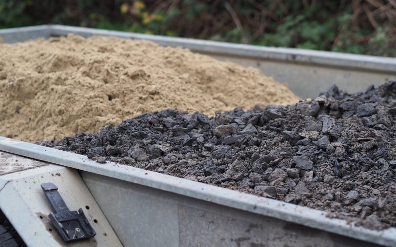Diese Ladung wurde nicht ordnungsgemäß gesichert und fiel bei einer Verkehrskontrolle auf.