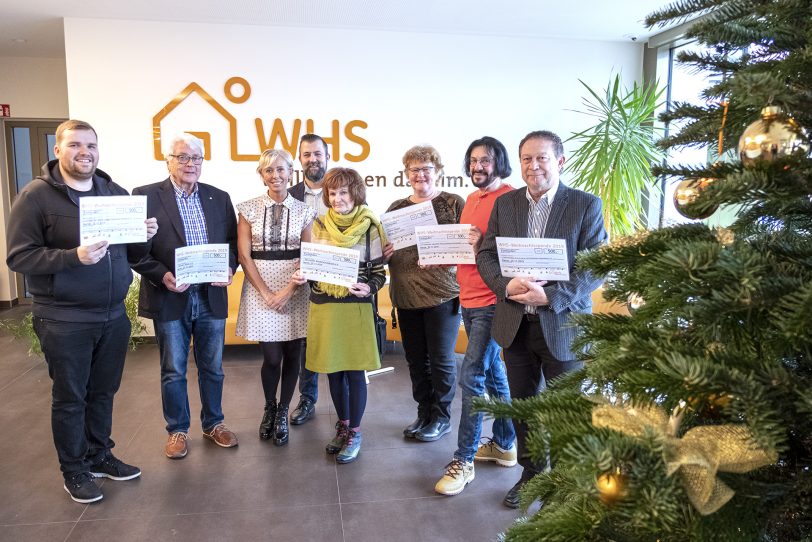 v.l. Holger Spies (CVJM), Heinz Huschenbeth (Herner Tafel), Simone Hitzler (WHS), Marco Volkar (WHS), Rosemarie Nowak (Kinderschutzbund), Anneli Wallbaum (Hospiz), Volker Rhein ( Kinderheim) und Werner Karnik (Palliativstation).