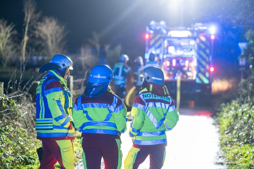Besonders zu Silvester sind die Einsatzkräfte der Feuerwehr und aus dem Rettungsdienst vermehrt im Einsatz (Symbolbild).