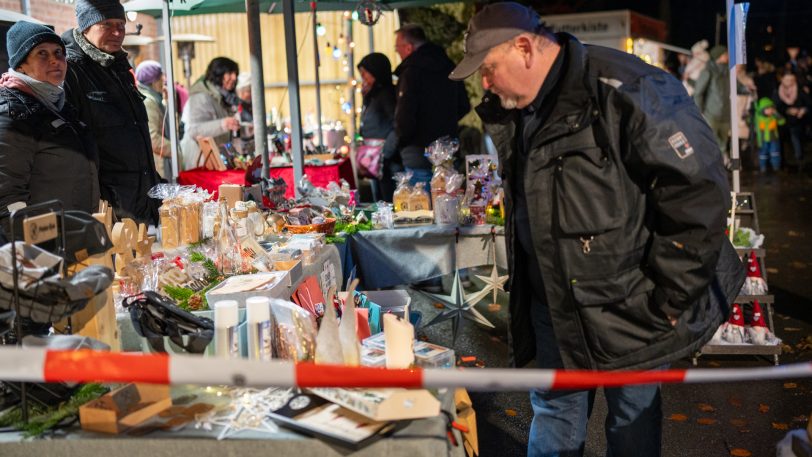 Der traditionelle Mond-Weihnachtsmarkt der Mondritterschaft Wanne-Eickel am Heimatmuseum im Dezember 2024.