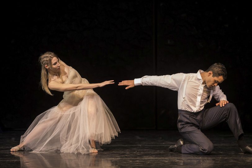 Aschenputtel und Märchenprinz: Alina Köppen und Junior Demitre 2013 in Bridget Breiners erstem Handlungsballett „Ruß“ am Gelsenkirchener Musiktheater im Revier.