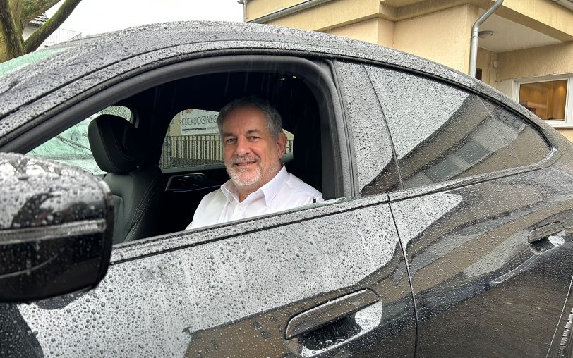 Verbringt im Auto viel Zeit: Chauffeur Domenico Nimi.