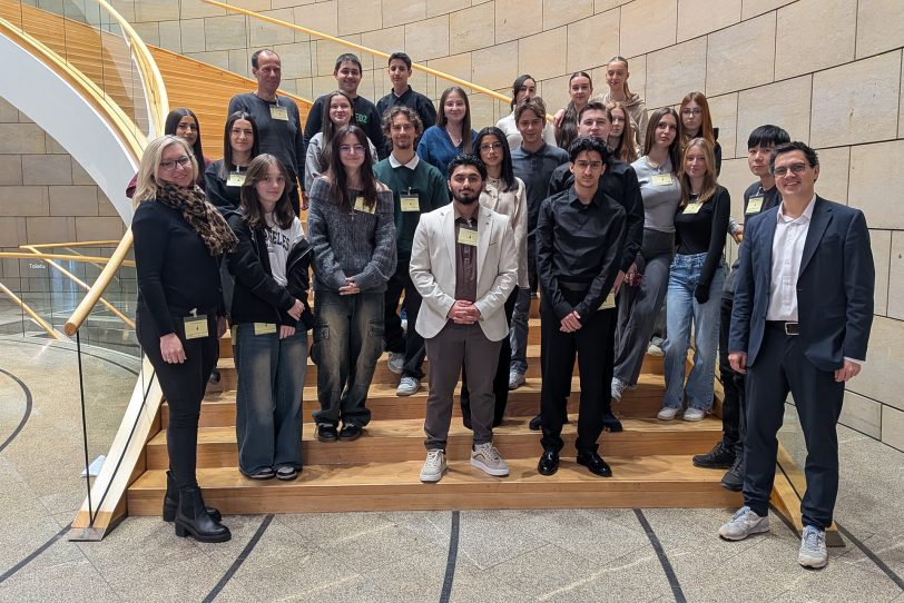 Der 10. Jahrgang der Gesamtschule Wanne-Eickel besucht Alexander Vogt im Landtag. Dezember 2025