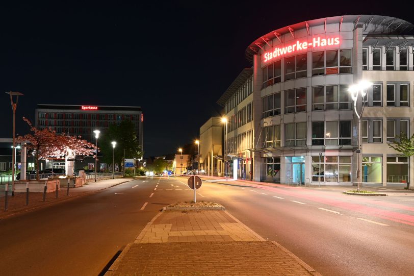 Im Stadtwerke-Haus (rechts) am Berliner Platz 9 ist nun das Büro für Gleichstellung und Vielfalt untergebracht (Archivbild).