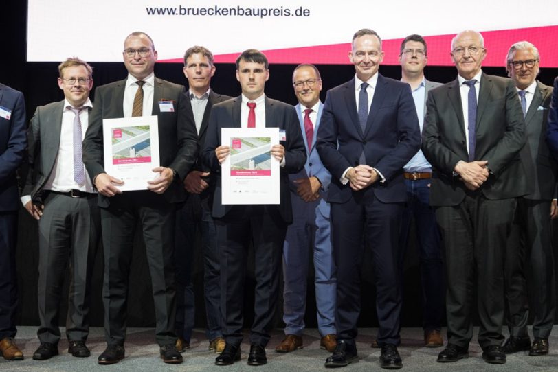 Die Firma Heitkamp wurde für ihren Brückenbau über die A3 bei Emmerich mit dem Sonderpreis