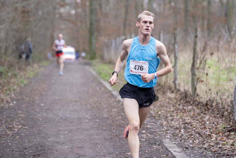 Der 43. Herner Silvesterlauf im Revierpark Gysenberg in Herne (NW), am Freitag (31.12.2021). Coronabedingt ohne Zuschauer und mit 2G.