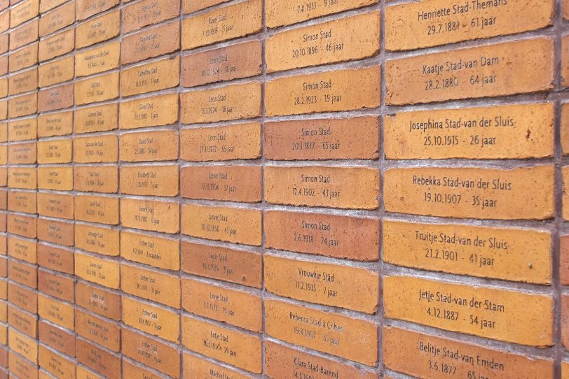 In Stein gemeiselt: Die Namen von rund 102.000 jüdischen Opfer aus den Niederlanden.