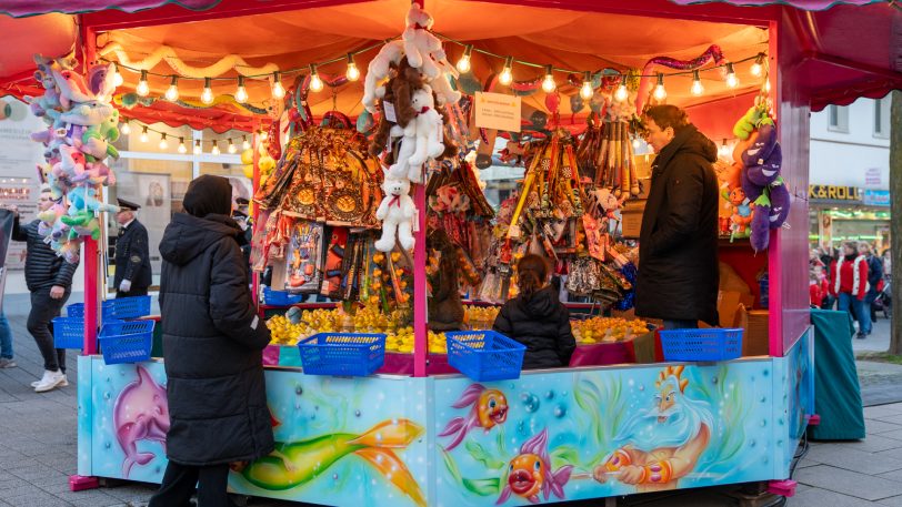 Eindrücke vom Donnerstag (7.3.2024), Eröffnungstag der City-Kirmes Herne in der Innenstadt, zwischen City-Center und Robert-Brauner-Platz.