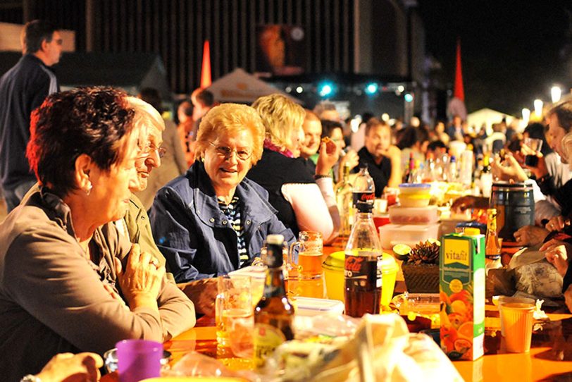 Nightlight-Dinner auf der Bahnhofstraße.