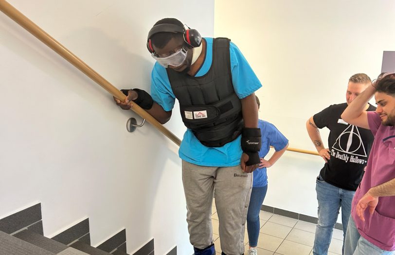 Die Azubis fühlen sich in die Situation von älteren Menschen hinein.