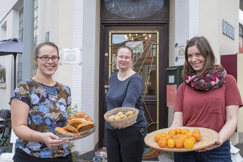 v.l. Laura Paweletz, Gaby Greiner und Johanna Mines - Lebensmittelretter.