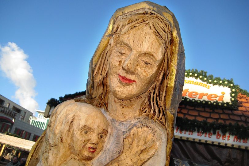 Die Maria Holz-Figur.