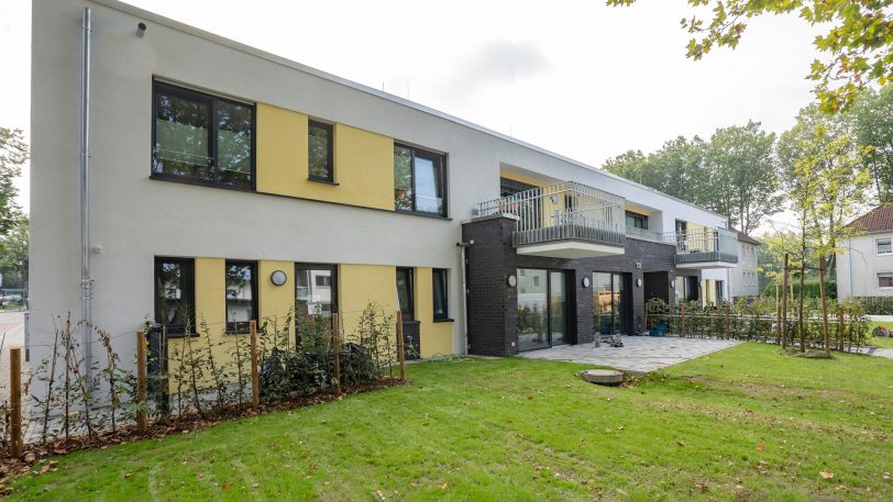 An der Mont-Cenis-Straße 138 hat die Diakonische Stiftung Wittekindshof Haus mit Garten errichtet, in dem zwölf Wohnplätze für Menschen mit Prader-Willi-Syndrom zur Verfügung stehen.