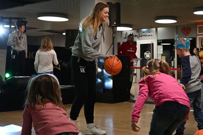 Kleine Übungseinheit für die anwesenden Kids.