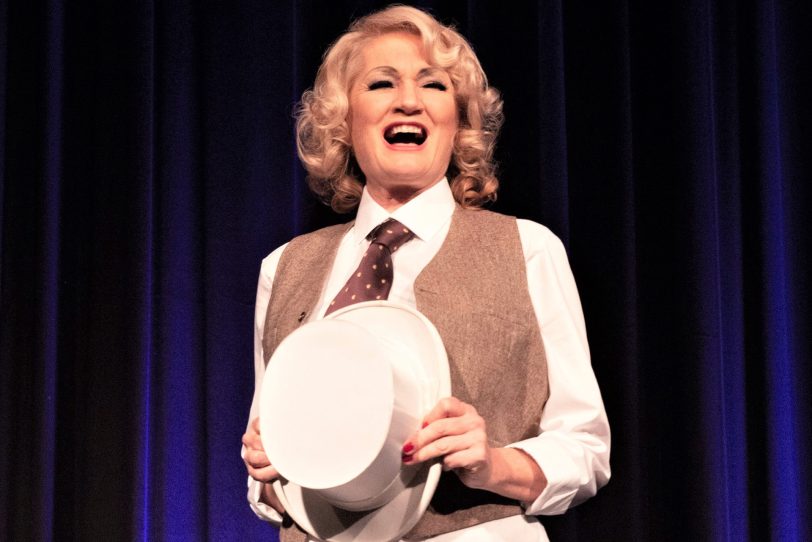 Die Musicaldarstellerin Gudrun Schade verwandelt sich in Marlene Dietrich - zum letzten Mal am Samstag, 1. Februar 2026.