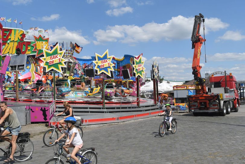 Aufbau der 582. Cranger Kirmes 2017