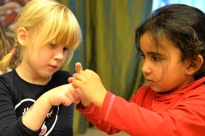 Erste-Hilfe-Kursus für Kinder im Familienzentrum Dreifaltigkeit.