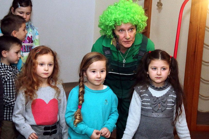 Premiere der neuen Ampelmännchen im Kindergarten St. Laurentius.