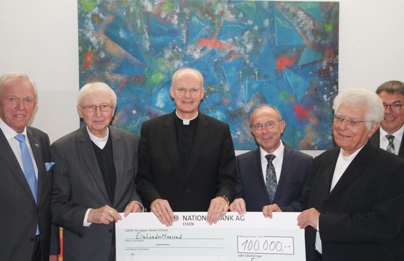 v.l. Prof. em. Hubert Schulte-Kemper (CEO Fakt AG) Weihbischof em. Franz Vorrath, Bischof Franz-Josef Overbeck, Norbert Boddenberg (CFO Fakt AG), Weihbischof Franz Grave und Stephan Jentgens (Geschäftsführer Adveniat)