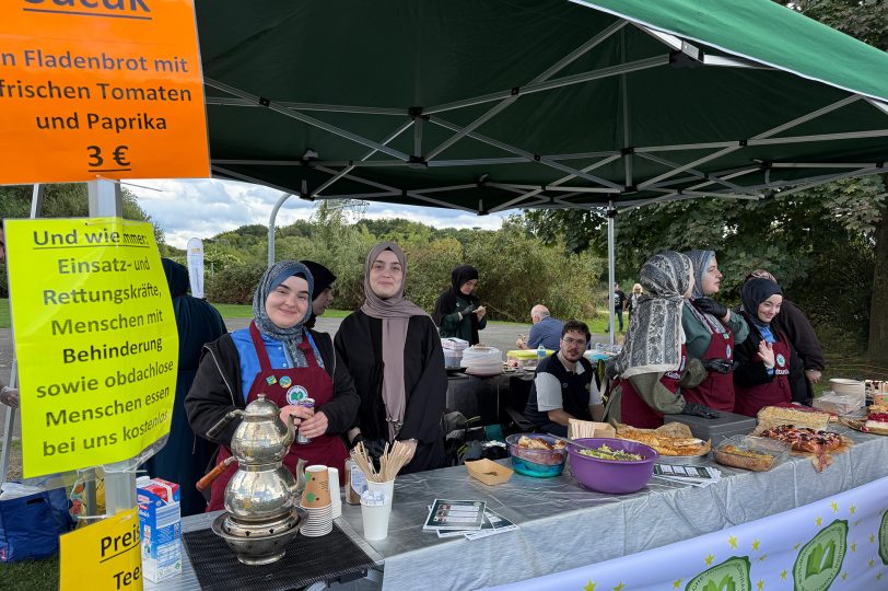 Die Jugend der Islamischen Gemeinde bot sowohl auf dem Kanalfest als auch bei Steampunk am Heimatmuseum Leckereien an.