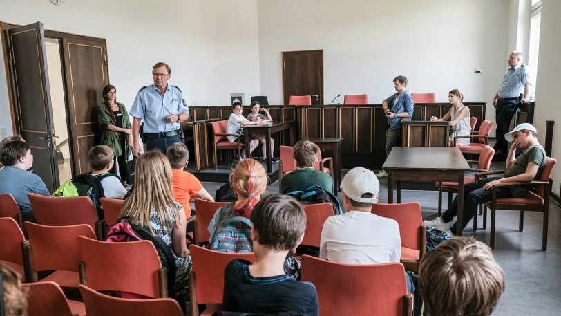 Projekt: Schüler lernen die Welt der Polizei kennen.