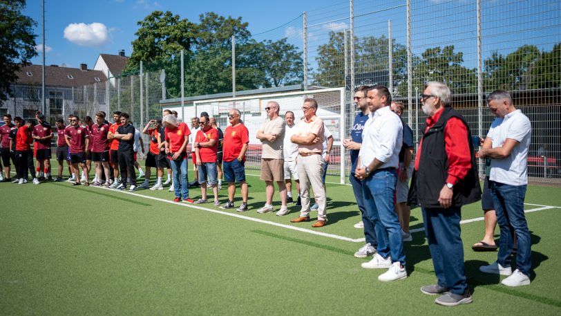 Das Stadion des Vereins Sportfreunde Wanne Eickel 04/12 bekam am Sonntag (11.08.2024) einen neuen Namen und heißt jetzt Elektro Sprick-Energiewende-Stadion.