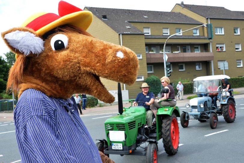 2. Oldtimer-Parade der Cranger Kirmes.