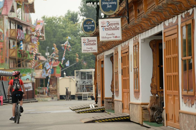 Impressionen vom Kirmes-Aufbau am 23.7.2016