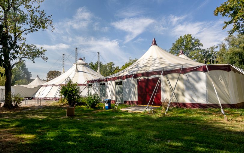 Der Circus Schnick-Schnack ist der Ort der Veranstaltung.