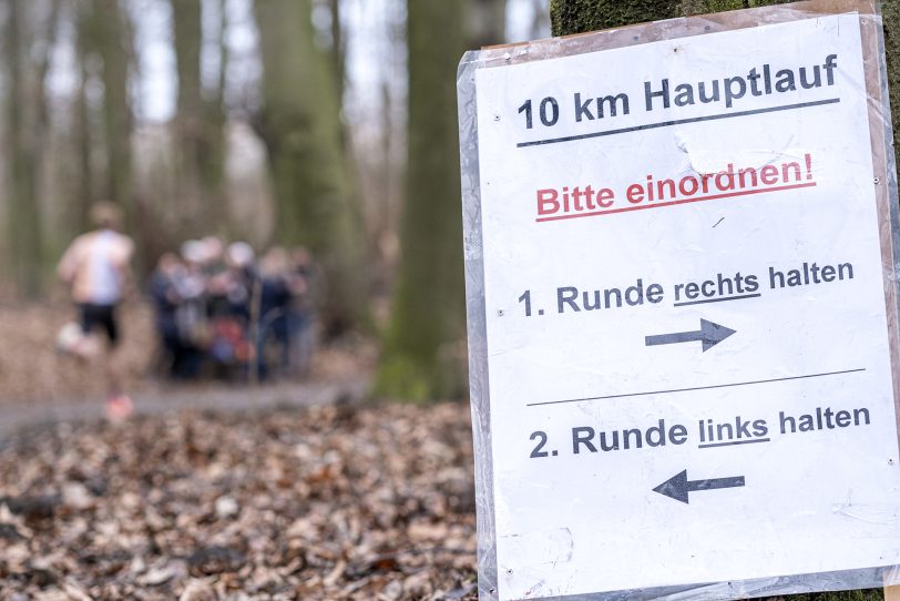 Der 43. Herner Silvesterlauf im Revierpark Gysenberg in Herne (NW), am Freitag (31.12.2021). Coronabedingt ohne Zuschauer und mit 2G.
