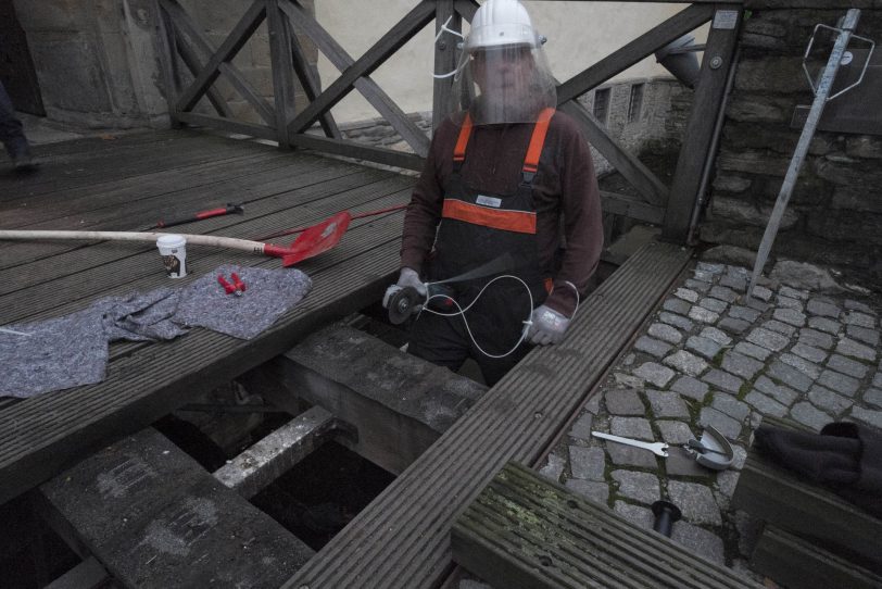 Verschmorte Leitung unterhalb der Brücke zum Schloss Strünkede.