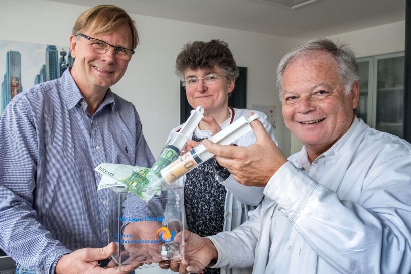 Finanzspritzen für den Circus Schnick-Schnack. v.l. Rainer Deutsch, Dr. med. Astrid Schwarz und Dr. med. Michael Bruch.