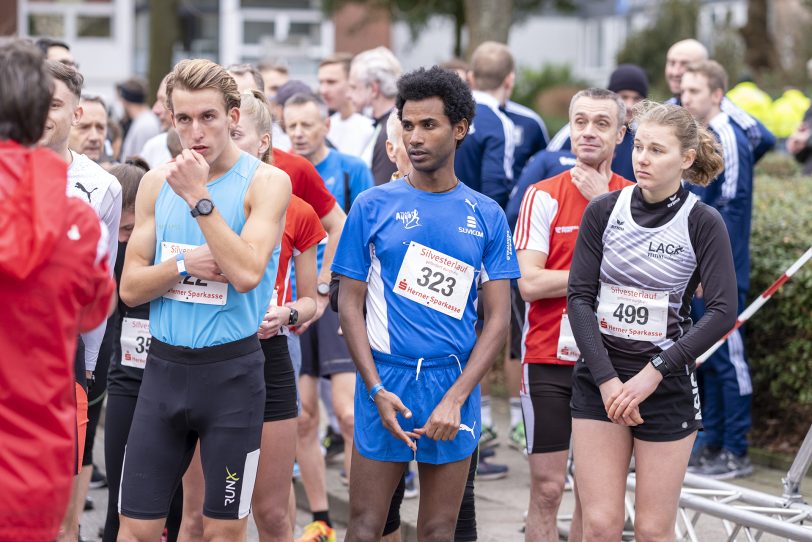 Der 43. Herner Silvesterlauf im Revierpark Gysenberg in Herne (NW), am Freitag (31.12.2021). Coronabedingt ohne Zuschauer und mit 2G.