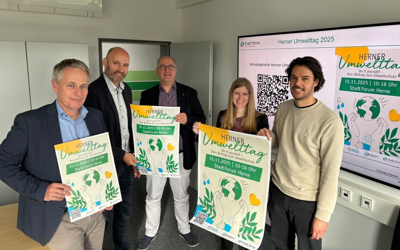 Freuen sich auf den Herner Umwelttag am Samstag, 15. November 2025: (v.li.) Stadtrat Stefan Thabe, Daniel Wirbals (stellv. Leiter Fachbereich Umwelt und Stadtplanung), Achim Wixforth (Leiter FB Umwelt und Stadtplanung), Klimaschutzmanagerin Laura Wloka und Jan Niesten (Umwelt und Stadtplanung).