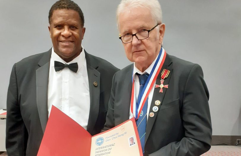 Burkhard Ladewig, Cheftrainer der Taekwon Do Abteilung des TV Wanne 1885, erhielt den 8. Dan.
